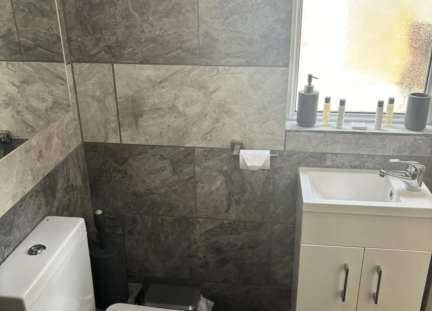 Tropical Retreat - 1 Bed Apartment, Quiet, Free Parking And Garden Use Bournemouth